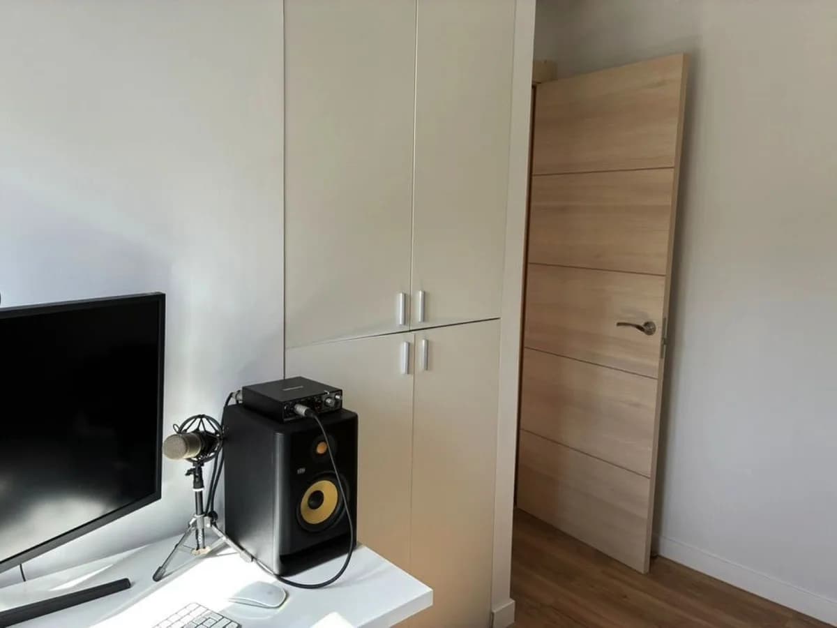 1 Bedroom Middle Floor Apartment for Sale in Nueva Andalucía, Málaga - Image 7