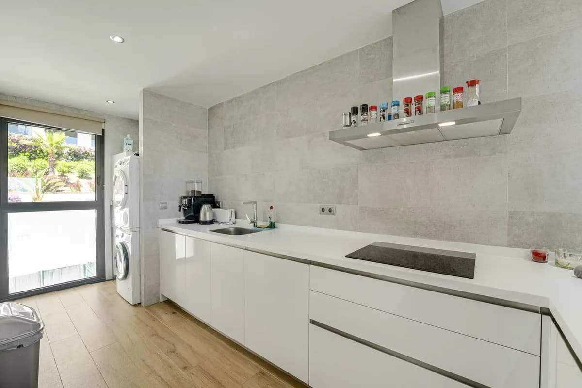 3 Bedroom Duplex for Sale in San Roque, Cádiz - Image 6