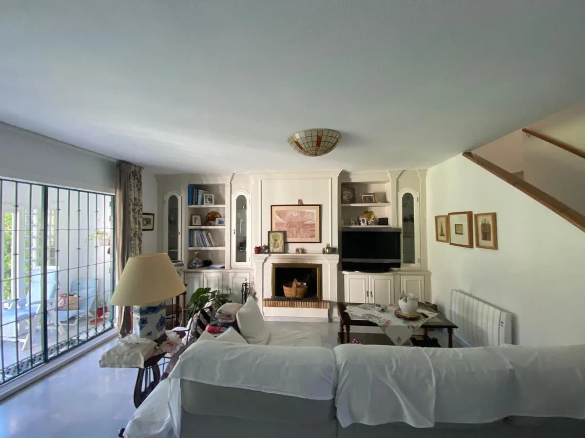 5 Bedroom Townhouse for Sale in The Golden Mile, Málaga - Image 5