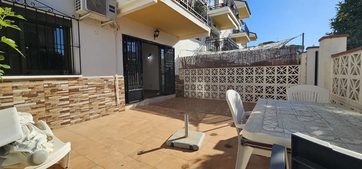2 Bedroom Ground Floor Apartment for Sale in Fuengirola, Málaga