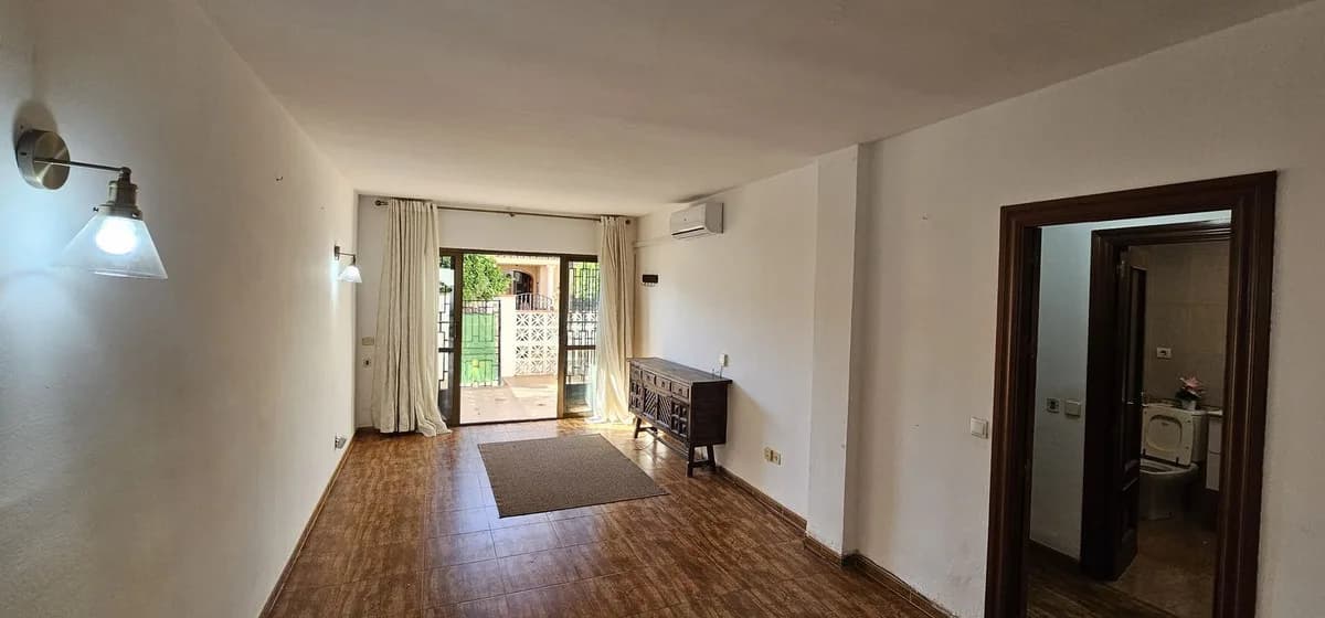 2 Bedroom Ground Floor Apartment for Sale in Fuengirola, Málaga - Image 5