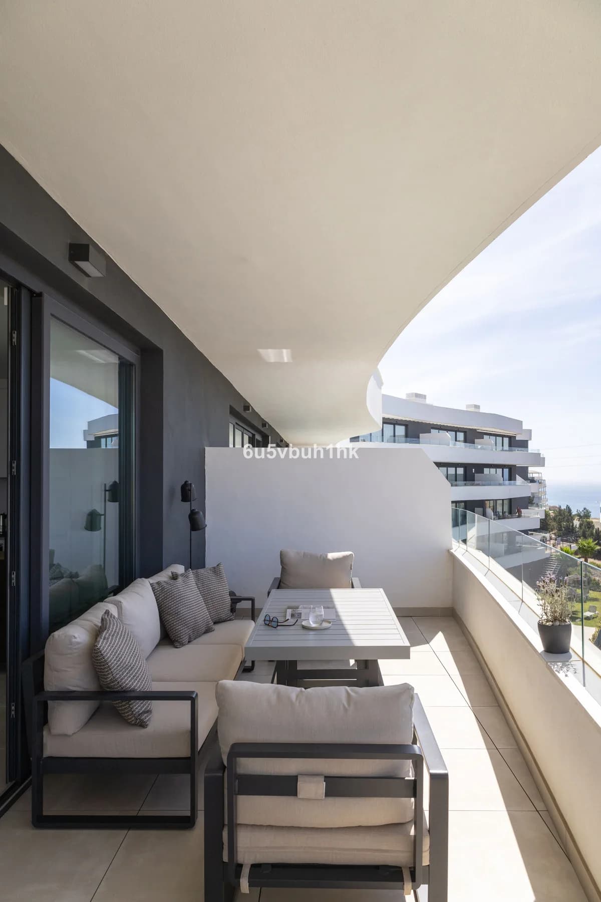 2 Bedroom Middle Floor Apartment for Sale in Fuengirola, Málaga - Image 5
