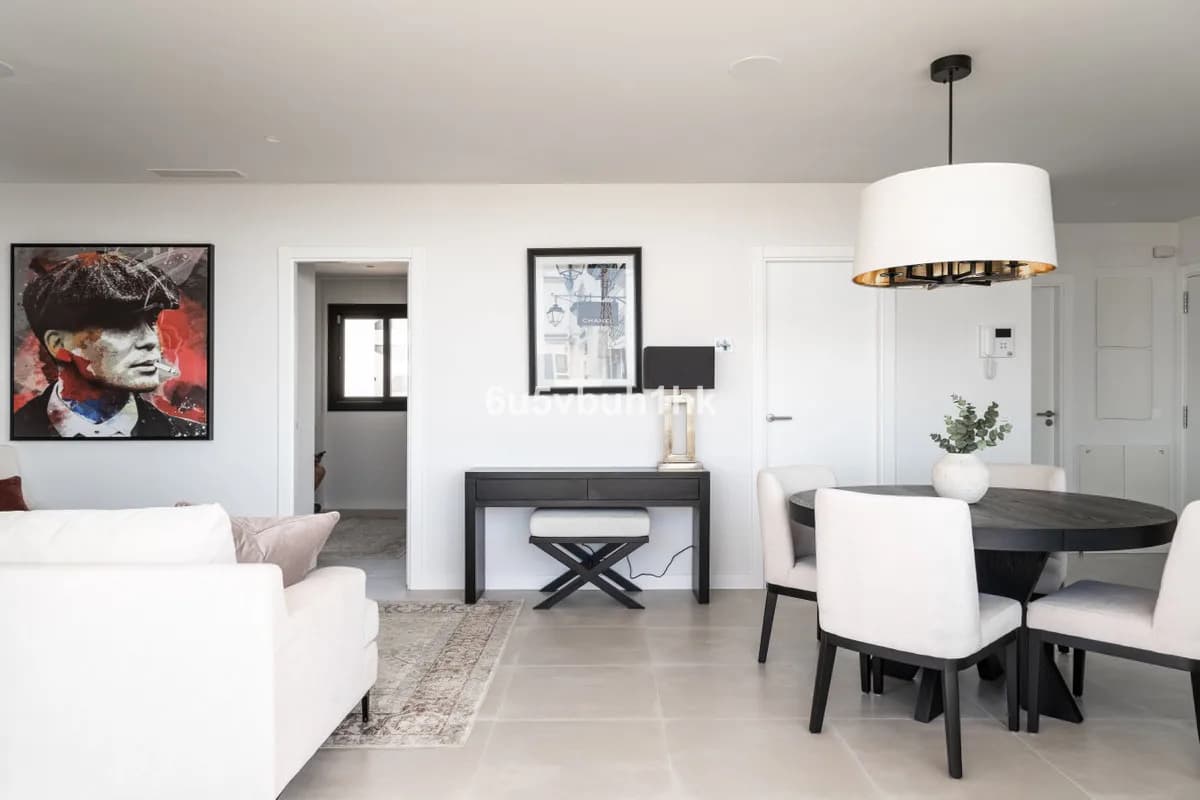 2 Bedroom Middle Floor Apartment for Sale in Fuengirola, Málaga - Image 8