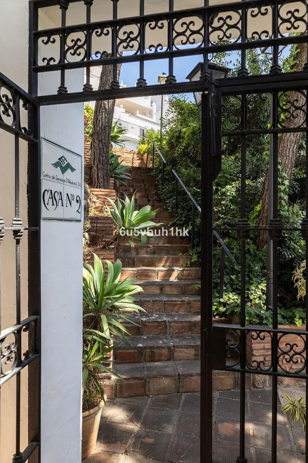 2 Bedroom Ground Floor Apartment for Sale in Benahavís, Málaga - Image 3
