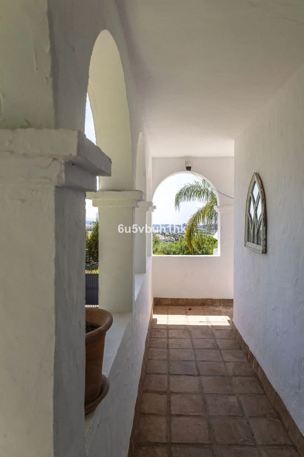 2 Bedroom Ground Floor Apartment for Sale in Benahavís, Málaga - Image 4