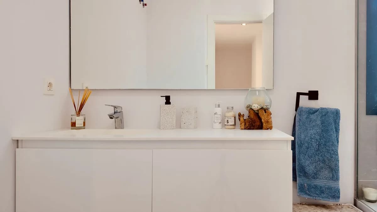 4 Bedroom Semi-Detached House for Sale in New Golden Mile, Málaga - Image 4