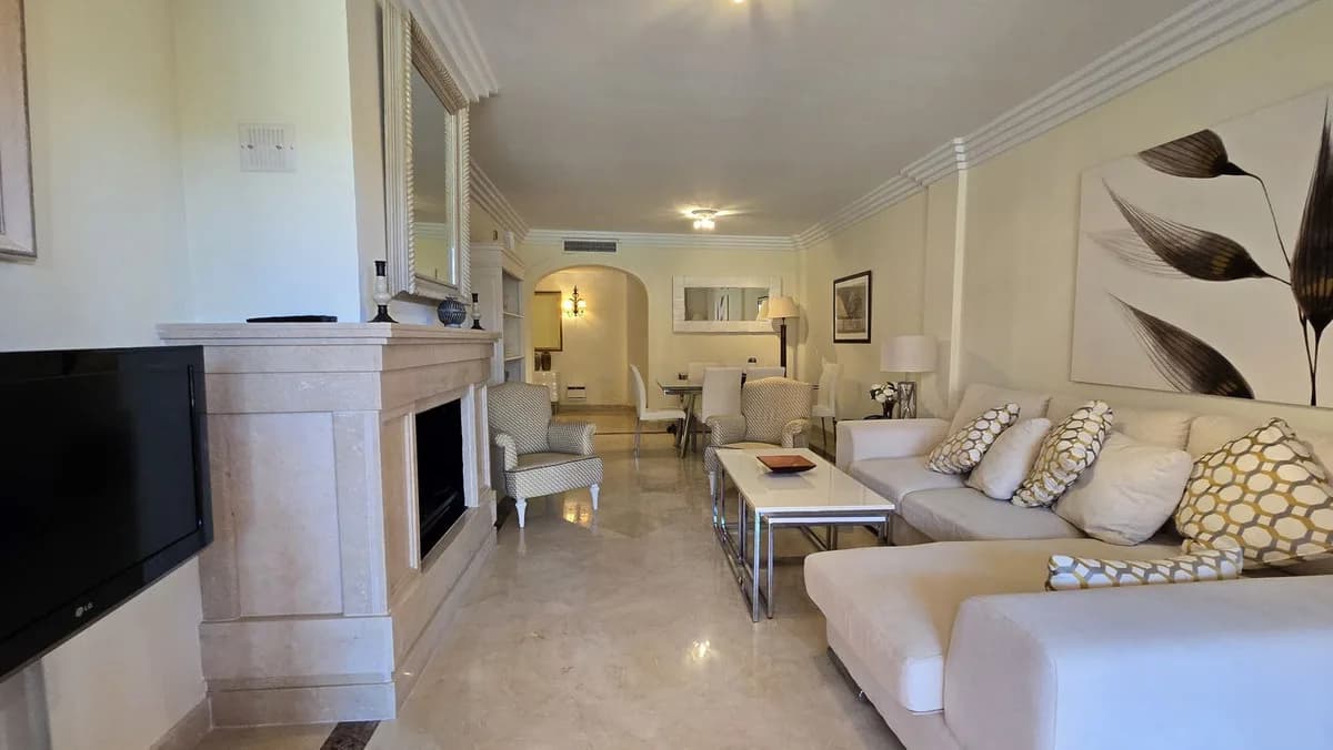 2 Bedroom Ground Floor Apartment for Sale in Puerto Banús, Málaga - Image 5
