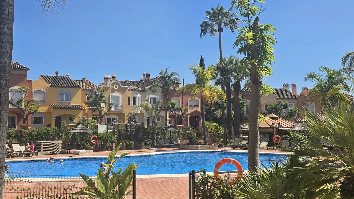 2 Bedroom Ground Floor Apartment for Sale in Puerto Banús, Málaga - Image 8