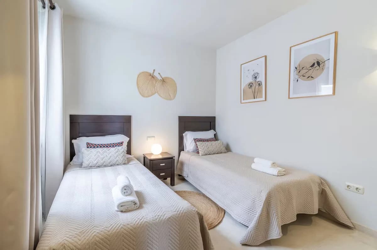 2 Bedroom Middle Floor Apartment for Sale in Estepona, Málaga - Image 8