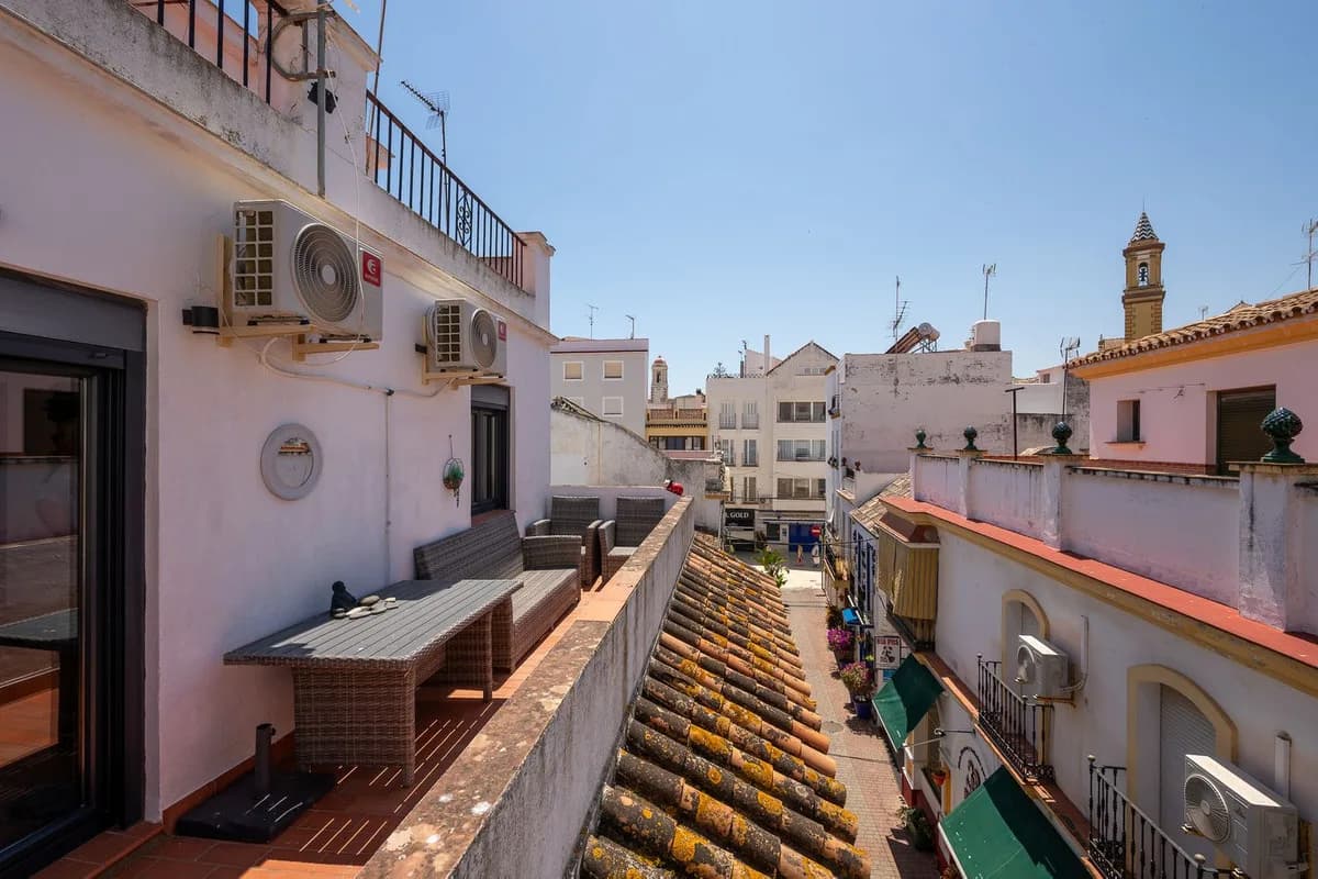 2 Bedroom Middle Floor Apartment for Sale in Estepona, Málaga - Image 9