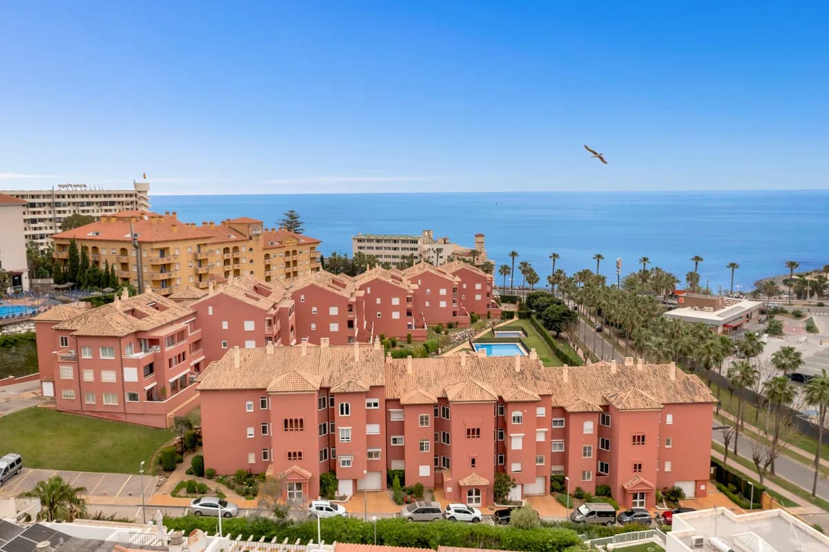 2 Bedroom Middle Floor Apartment for Sale in Benalmadena Costa, Málaga