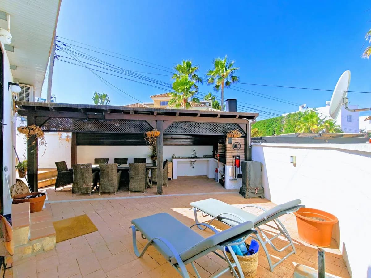 2 Bedroom Detached Villa for Sale in El Faro, Málaga - Image 4