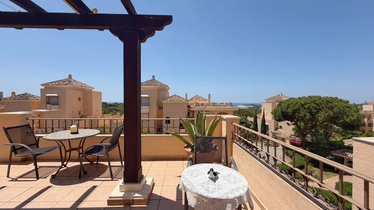 4 Bedroom Penthouse Duplex for Sale in Elviria, Málaga - Image 6