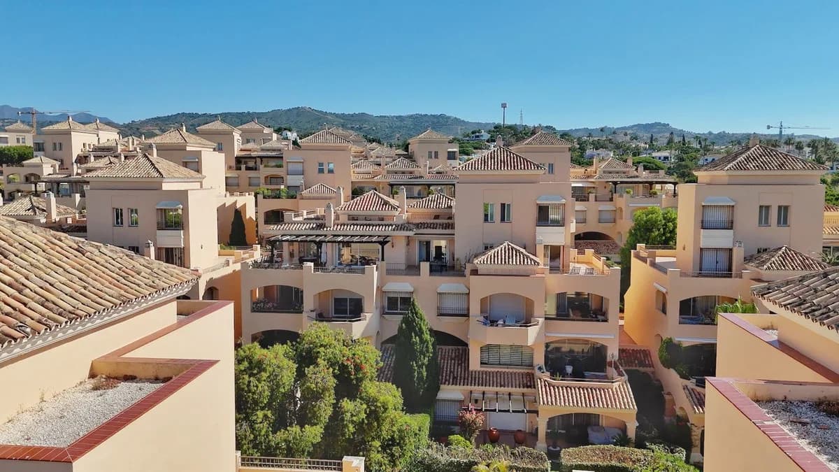 4 Bedroom Penthouse Duplex for Sale in Elviria, Málaga - Image 7