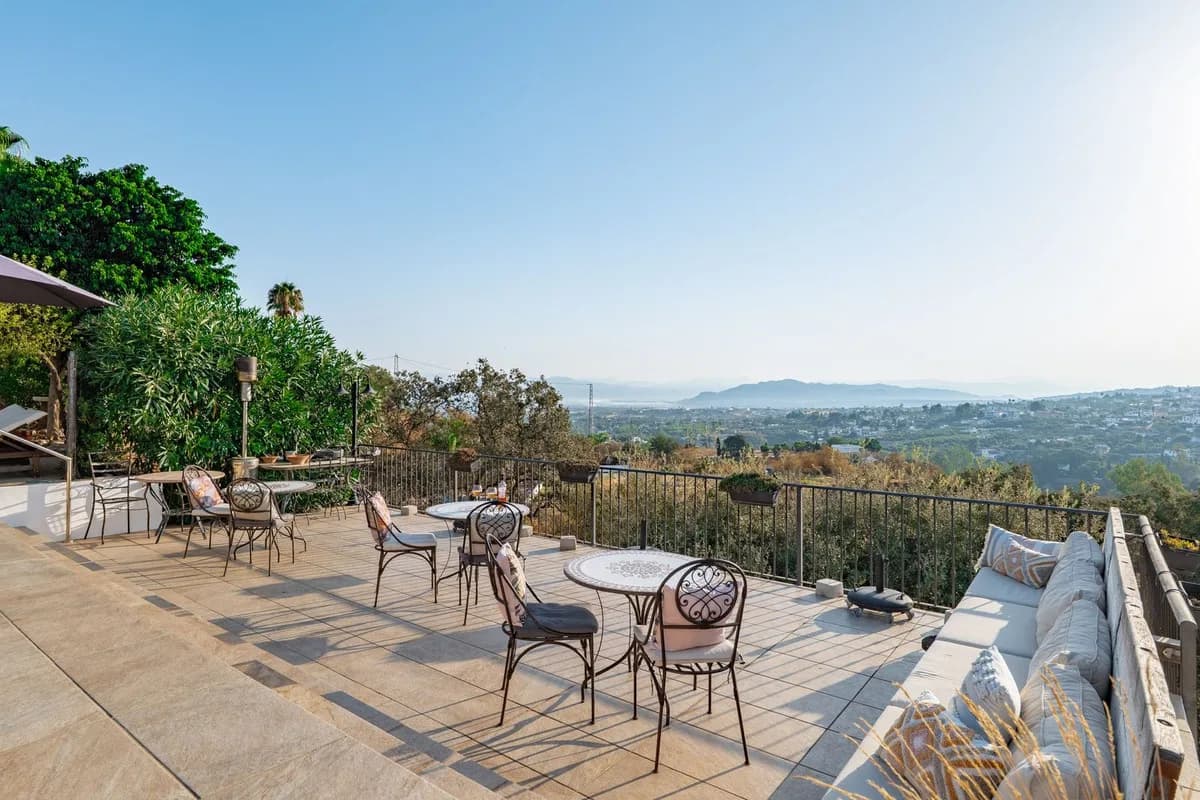 4 Bedroom Detached Villa for Sale in Alhaurín el Grande, Málaga - Image 4