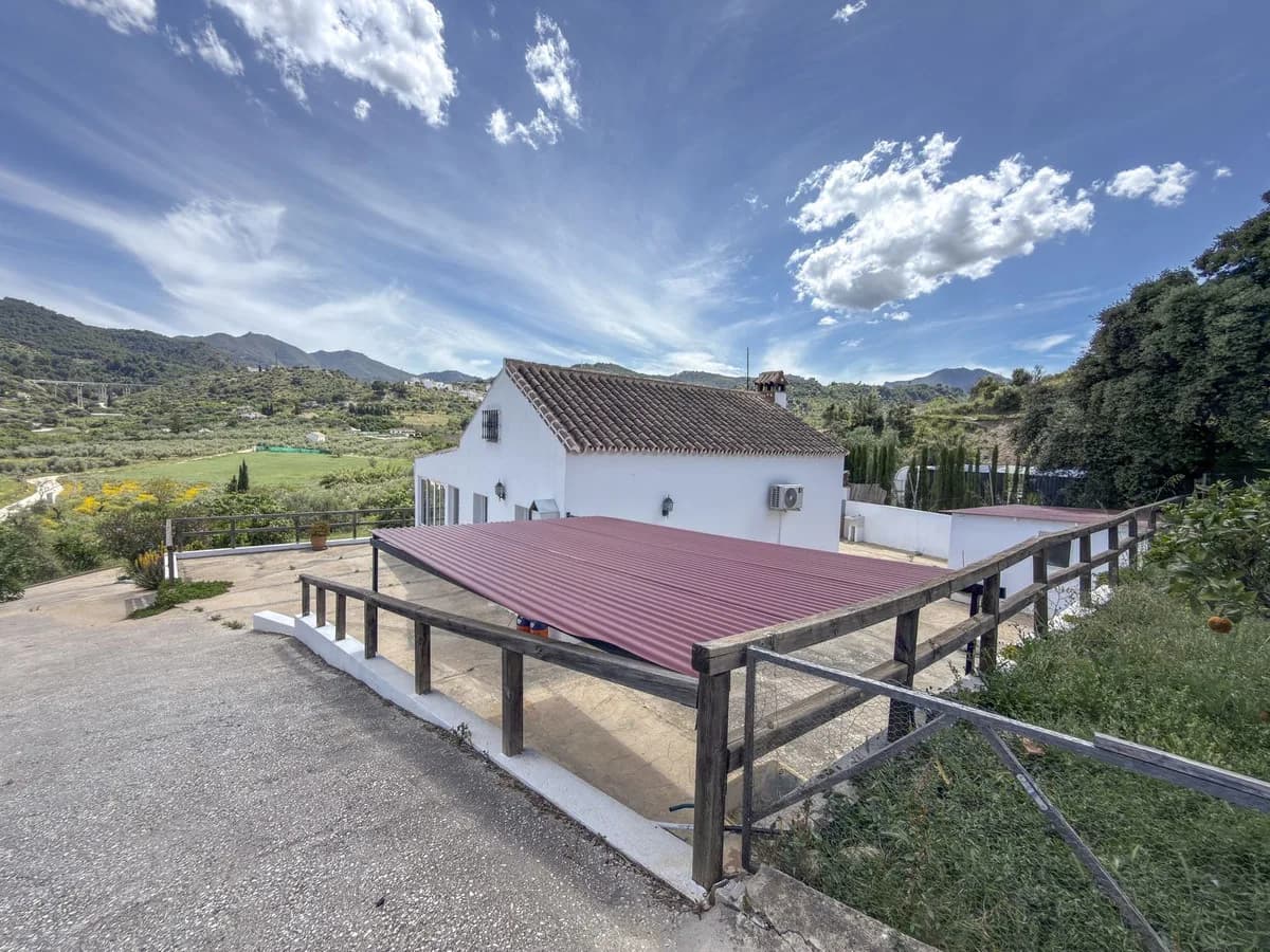 2 Bedroom Finca - Cortijo for Sale in Monda, Málaga - Image 3