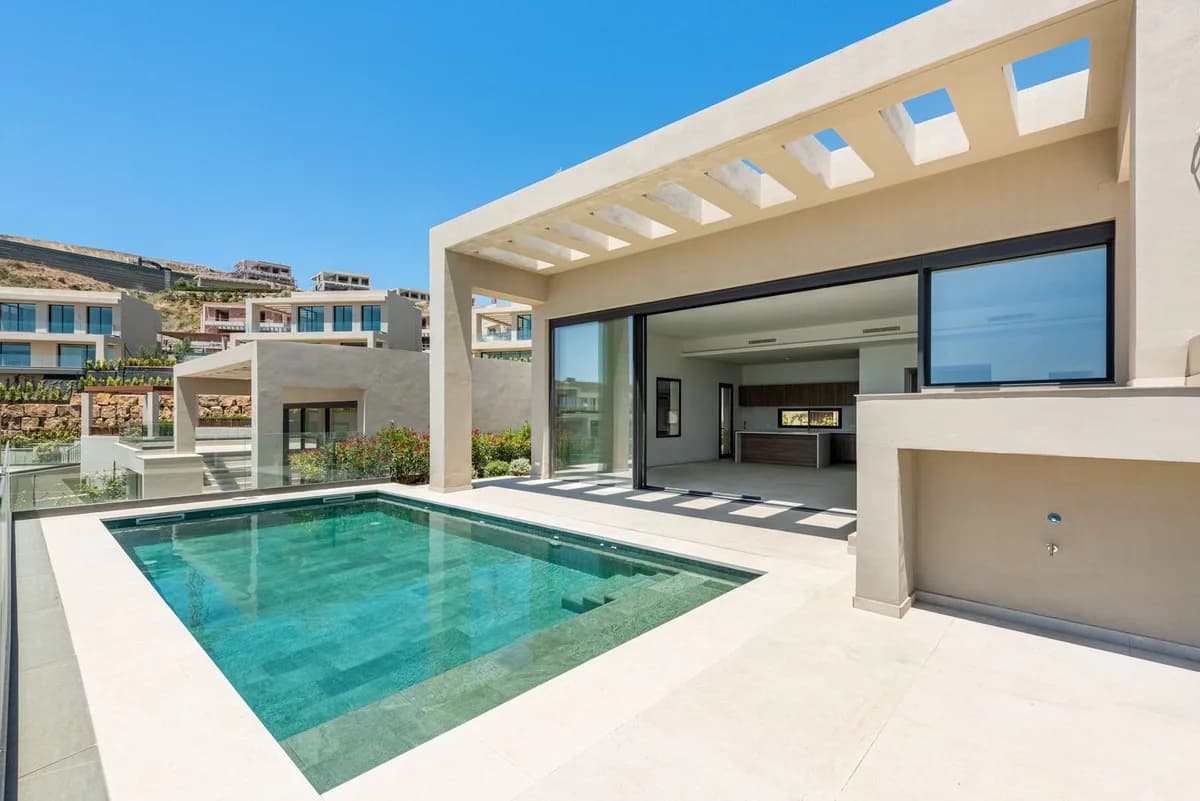 3 Bedroom Detached Villa for Sale in Benahavís, Málaga - Image 2