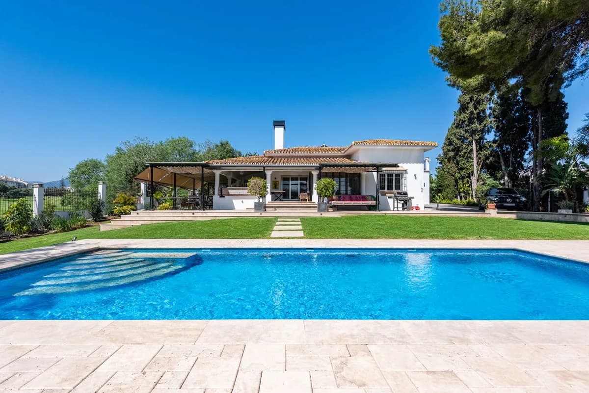 4 Bedroom Detached Villa for Sale in San Pedro de Alcántara, Málaga