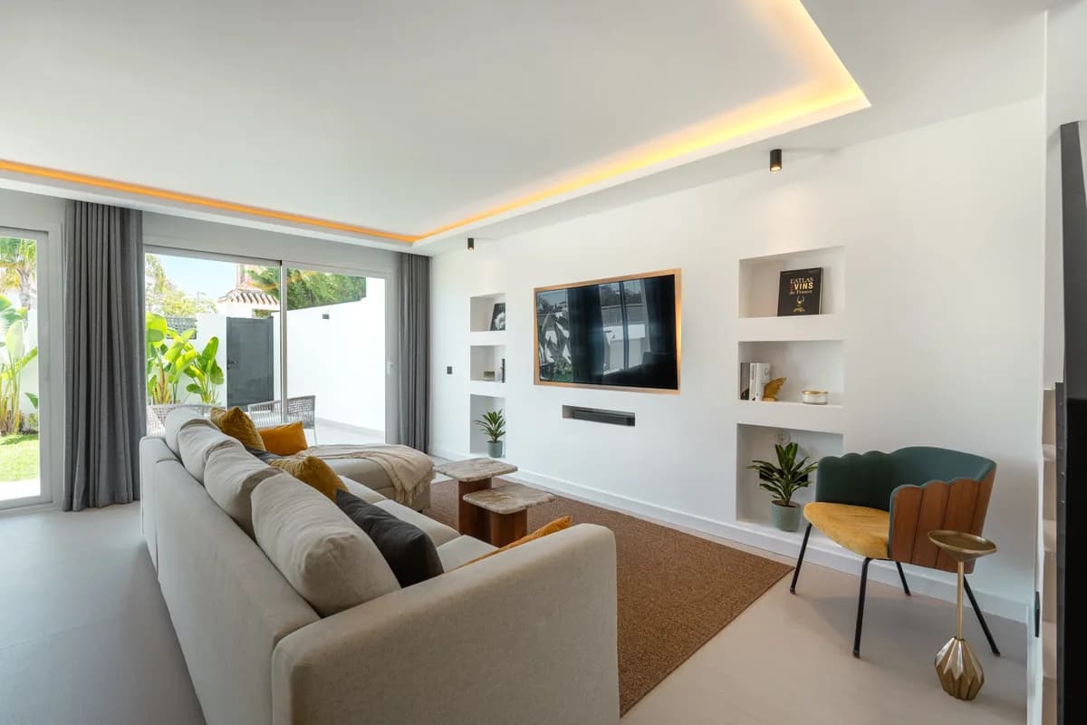 3 Bedroom Townhouse for Sale in Nueva Andalucía, Málaga - Image 9