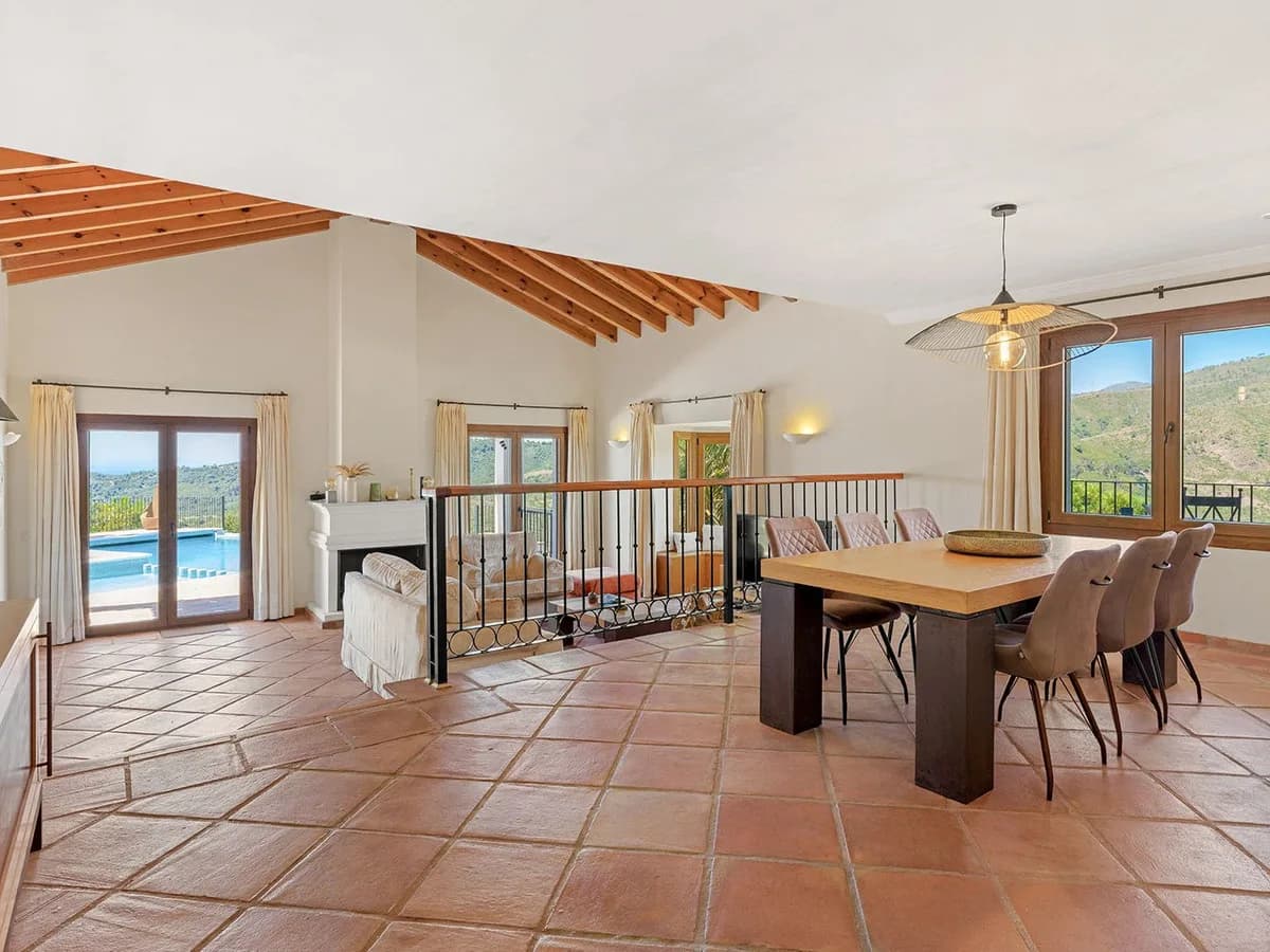 5 Bedroom Detached Villa for Sale in Benahavís, Málaga - Image 7