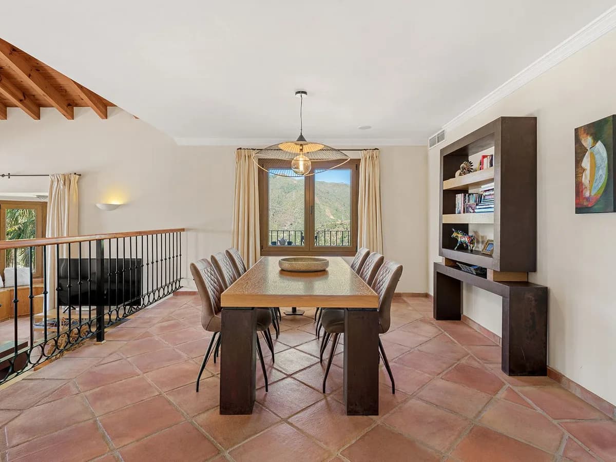 5 Bedroom Detached Villa for Sale in Benahavís, Málaga - Image 8