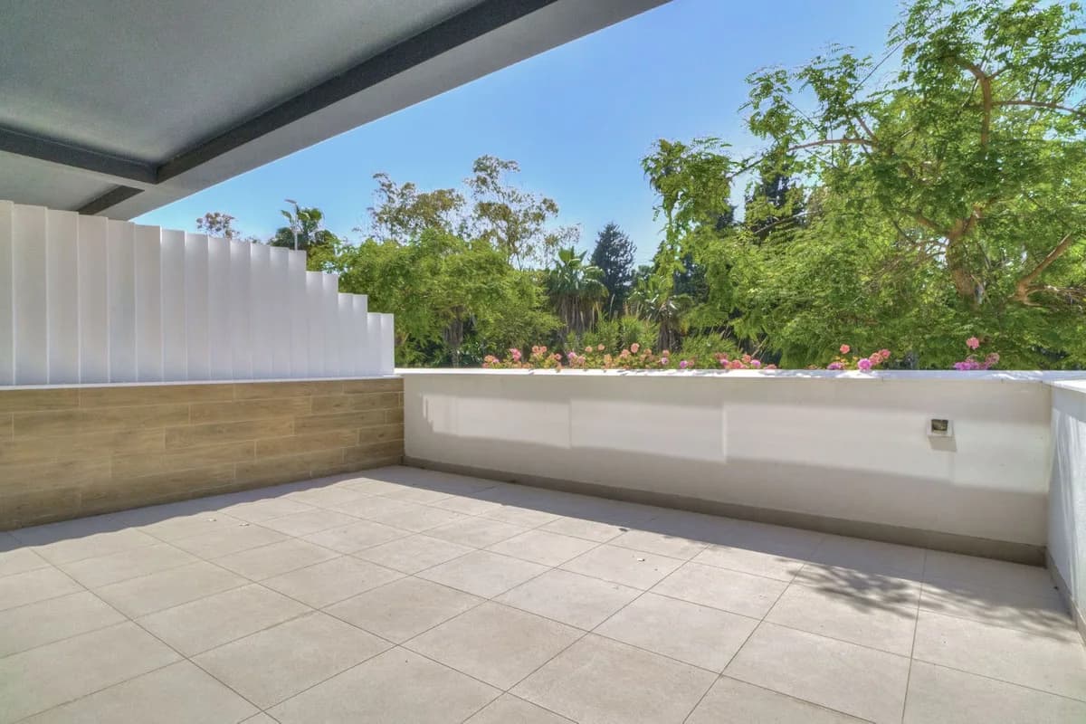 3 Bedroom Semi-Detached House for Sale in Estepona, Málaga - Image 8
