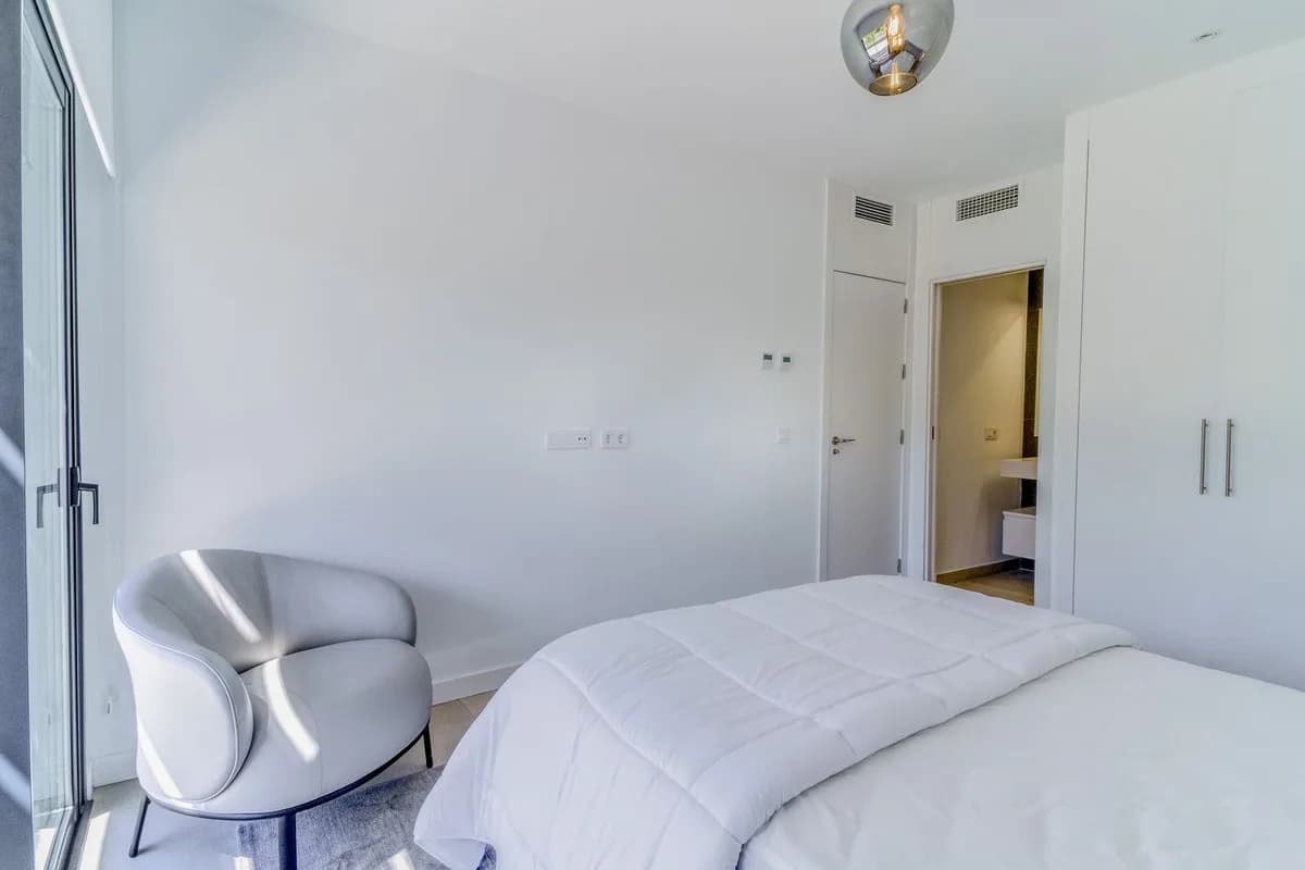 3 Bedroom Semi-Detached House for Sale in Estepona, Málaga - Image 9