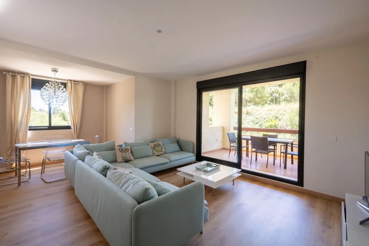 2 Bedroom Middle Floor Apartment for Sale in Estepona, Málaga - Image 7