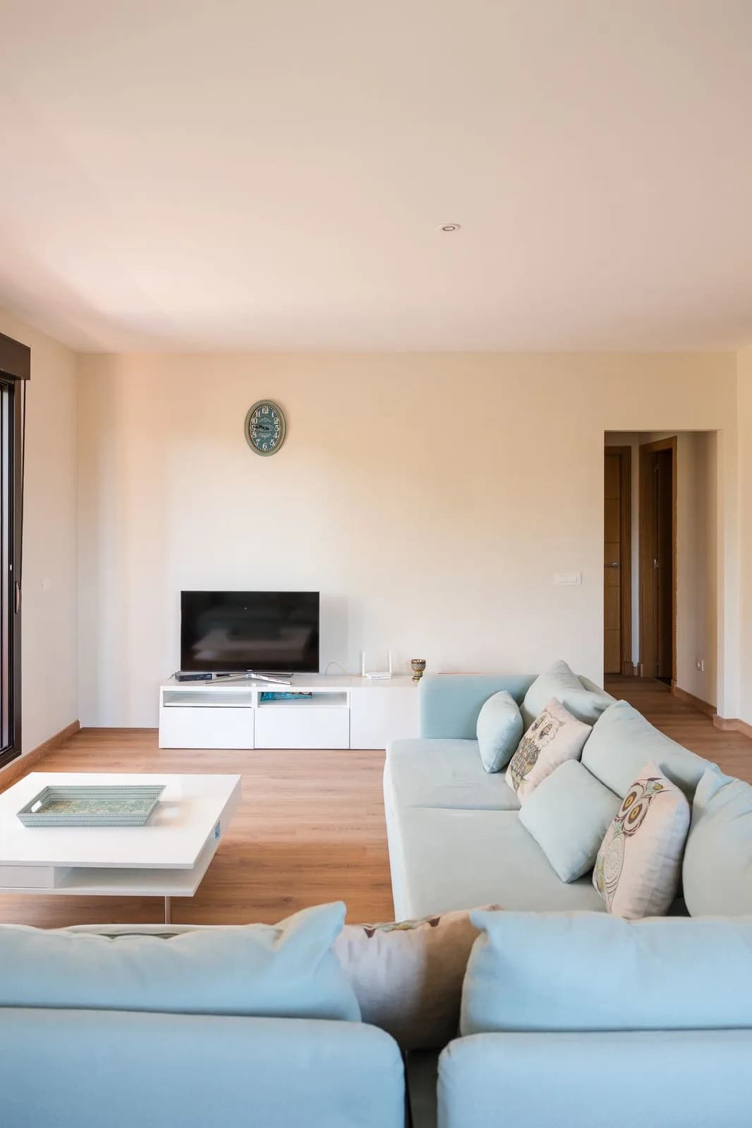 2 Bedroom Middle Floor Apartment for Sale in Estepona, Málaga - Image 9
