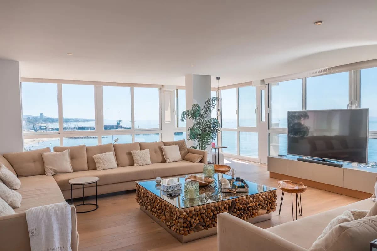 4 Bedroom Middle Floor Apartment for Sale in Marbella, Málaga - Image 2