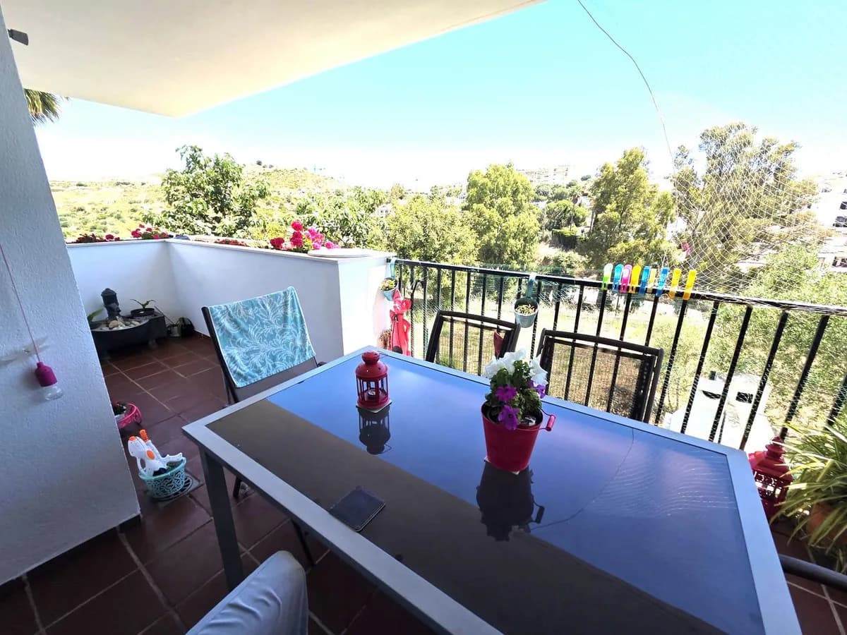 3 Bedroom Middle Floor Apartment for Sale in Miraflores, Málaga - Image 6