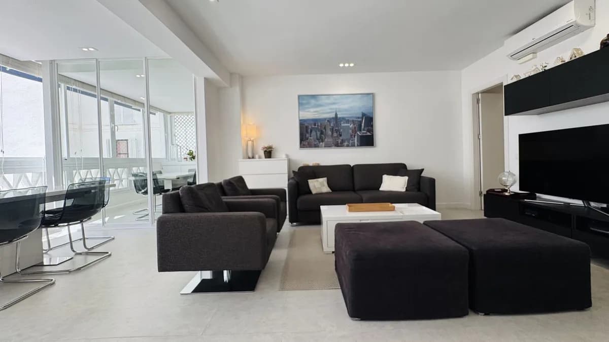 2 Bedroom Middle Floor Apartment for Sale in Puerto Banús, Málaga - Image 7