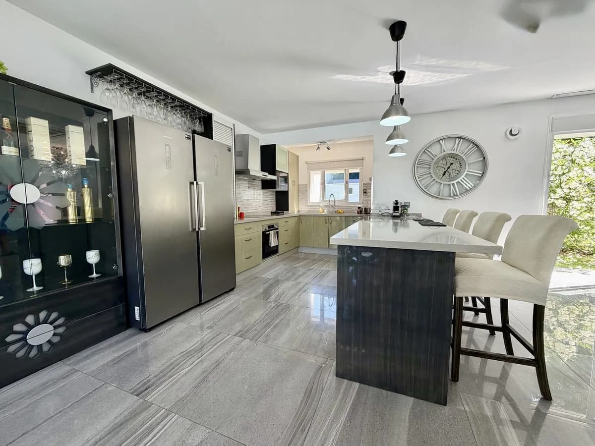 4 Bedroom Detached Villa for Sale in Cabopino, Málaga - Image 5