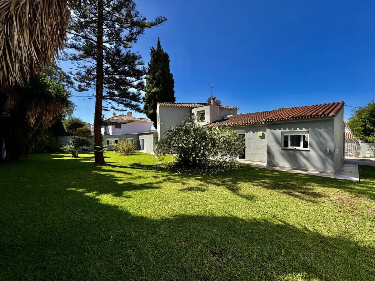 4 Bedroom Detached Villa for Sale in Cabopino, Málaga - Image 7