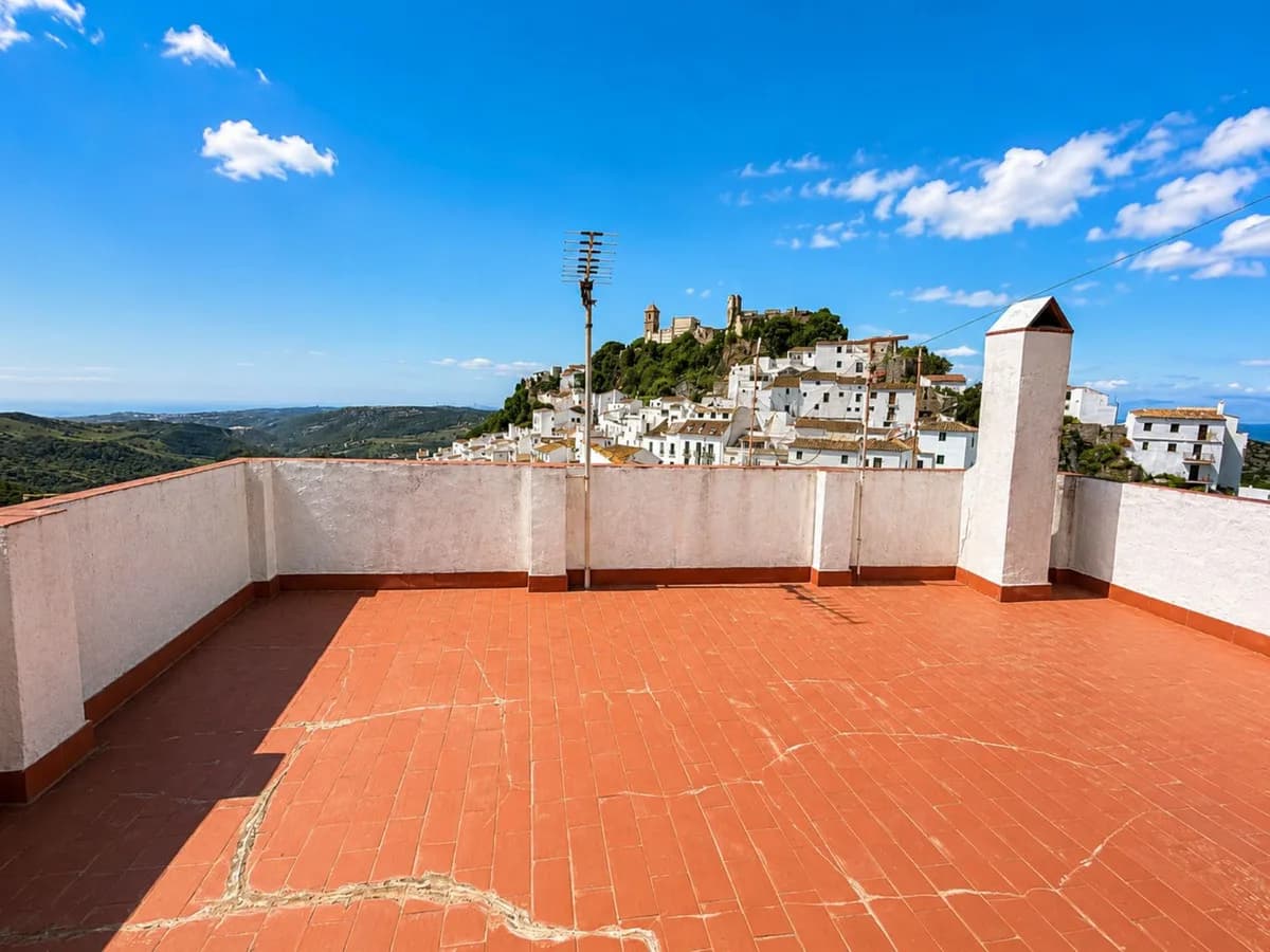 3 Bedroom Detached Villa for Sale in Casares, Málaga