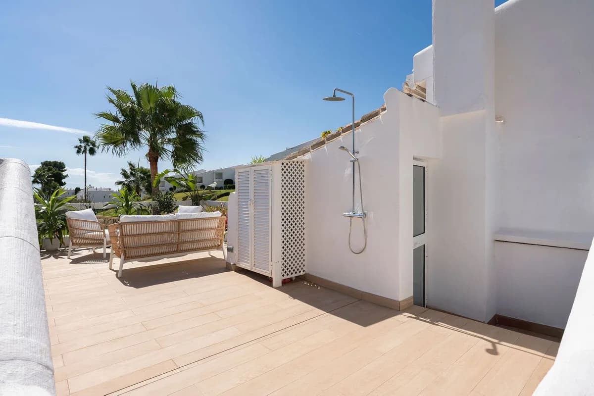 2 Bedroom Penthouse Duplex for Sale in Nueva Andalucía, Málaga - Image 5