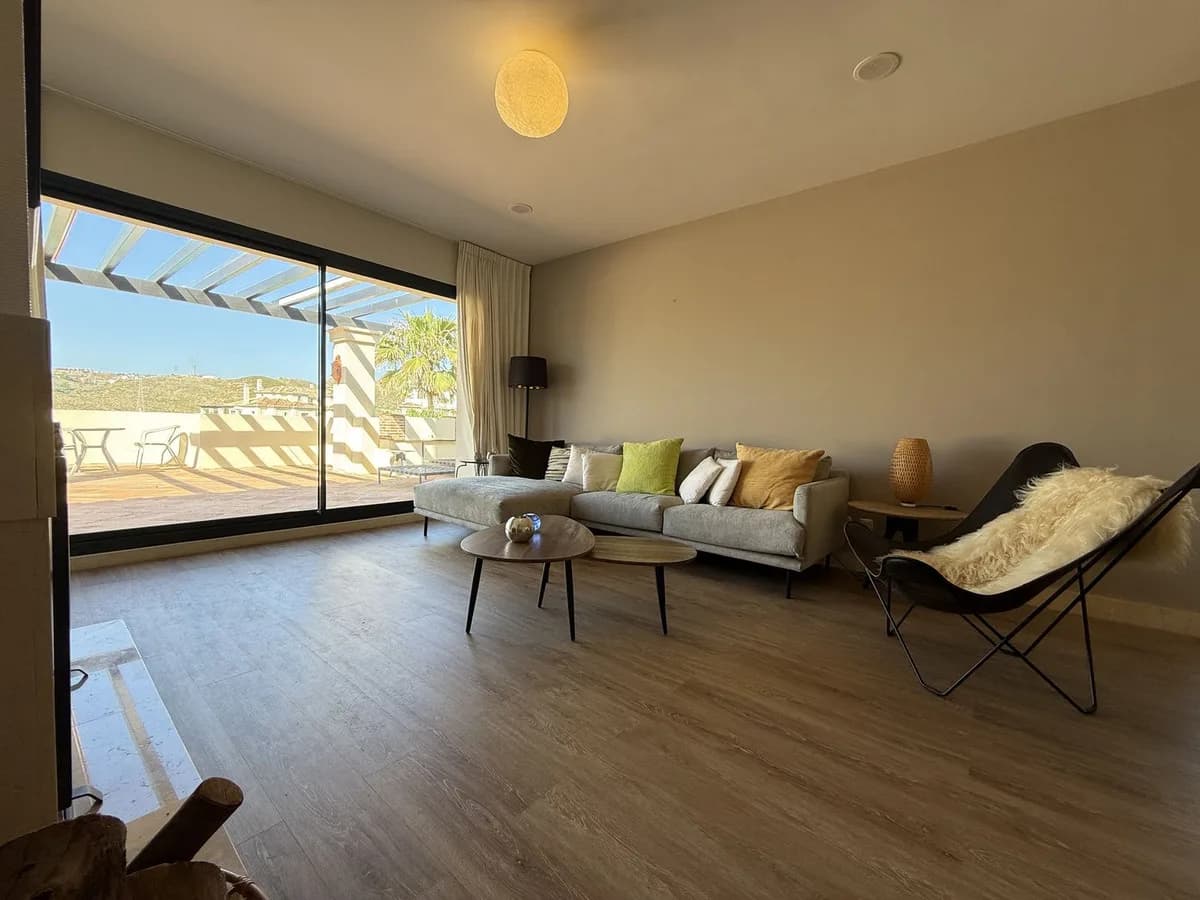 3 Bedroom Penthouse Duplex for Sale in Benahavís, Málaga - Image 6