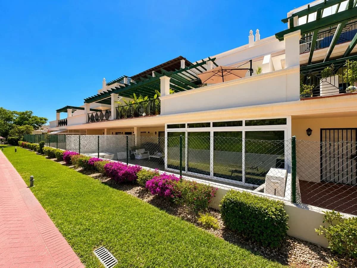 2 Bedroom Ground Floor Apartment for Sale in Puerto Banús, Málaga