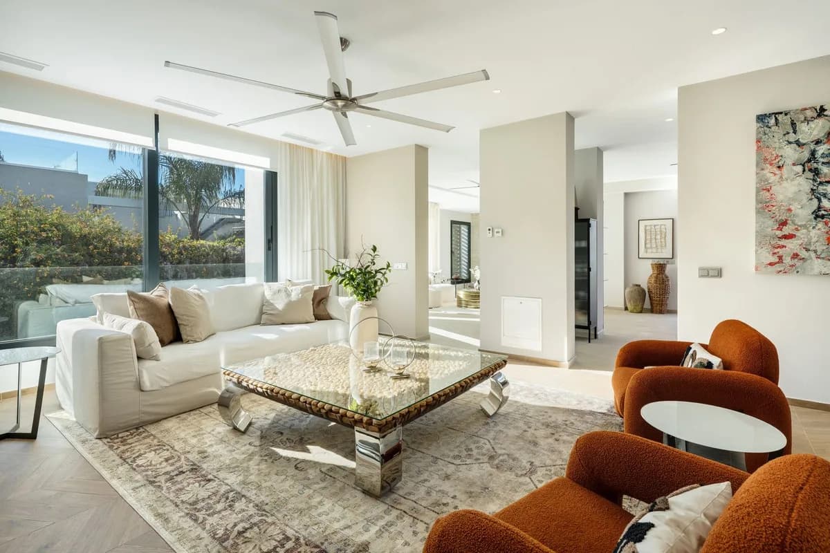 5 Bedroom Detached Villa for Sale in Nueva Andalucía, Málaga - Image 6