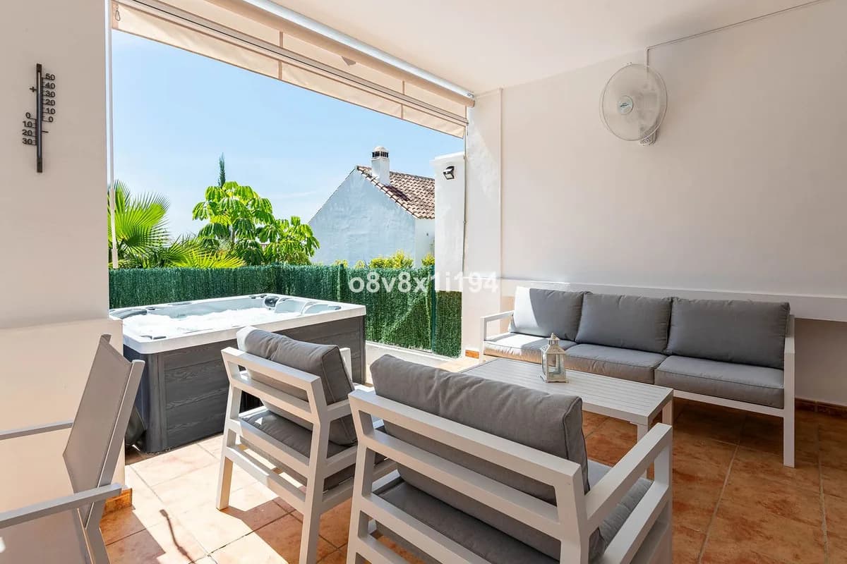4 Bedroom Semi-Detached House for Sale in Casares, Málaga - Image 2
