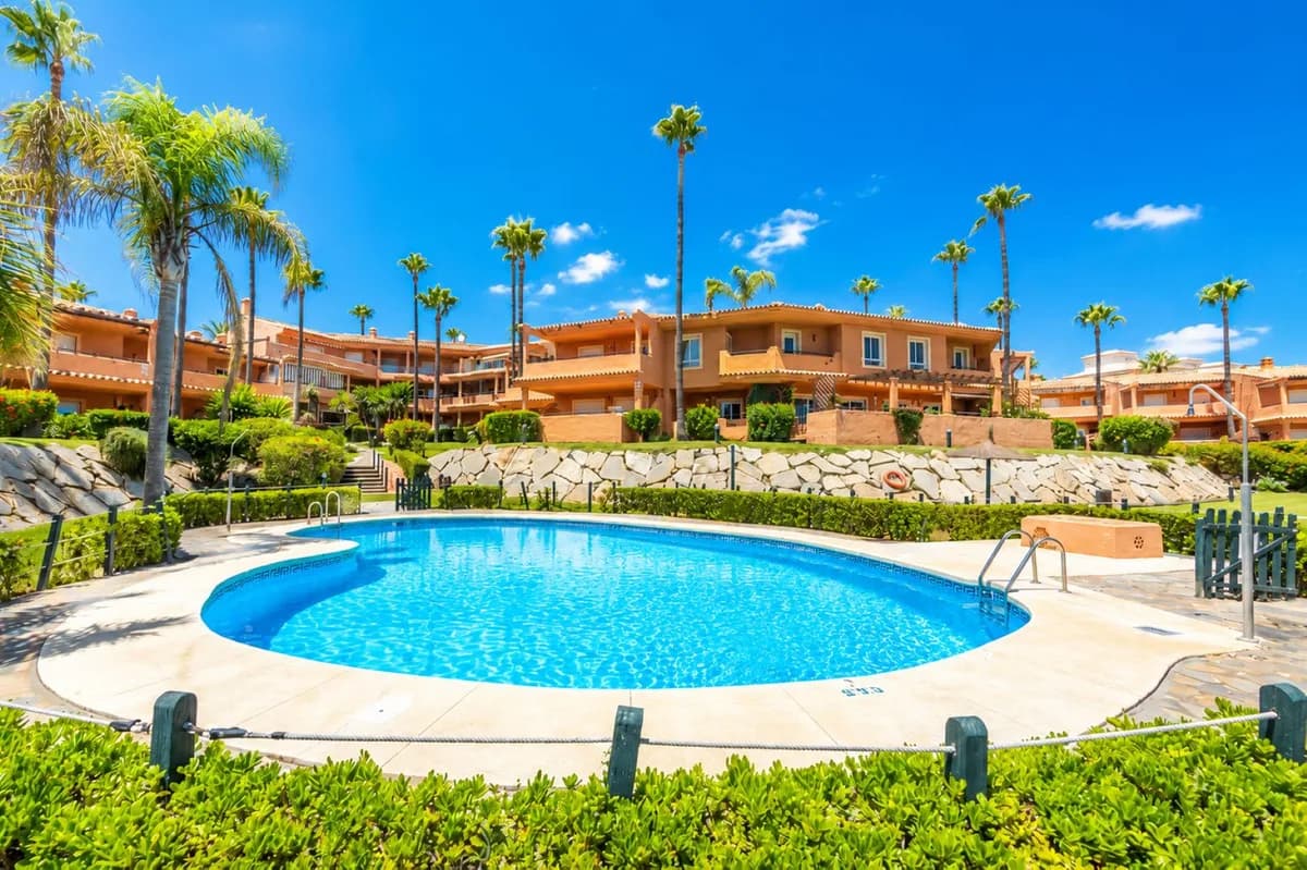 3 Bedroom Ground Floor Apartment for Sale in Estepona, Málaga - Image 5