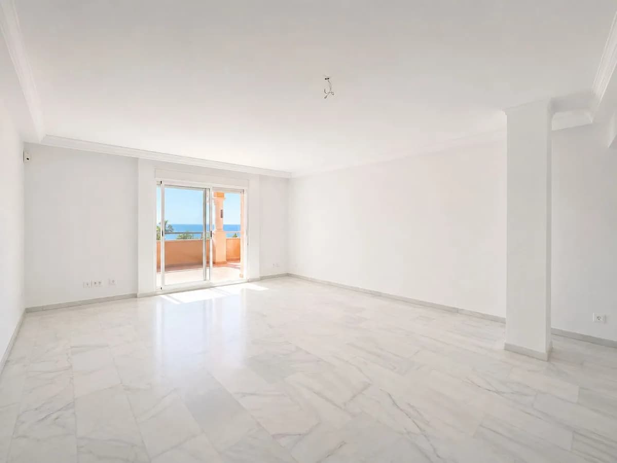 3 Bedroom Ground Floor Apartment for Sale in Estepona, Málaga - Image 6