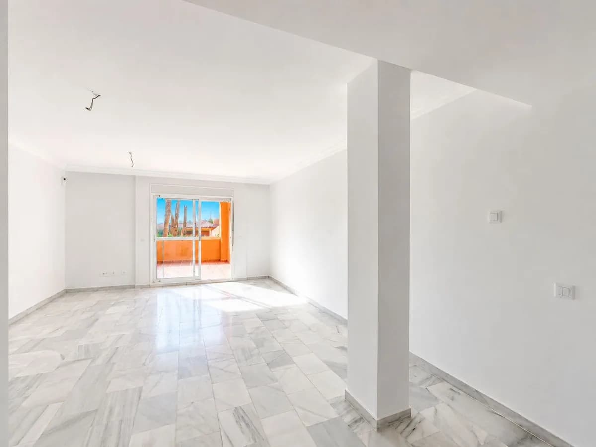 3 Bedroom Ground Floor Apartment for Sale in Estepona, Málaga - Image 7