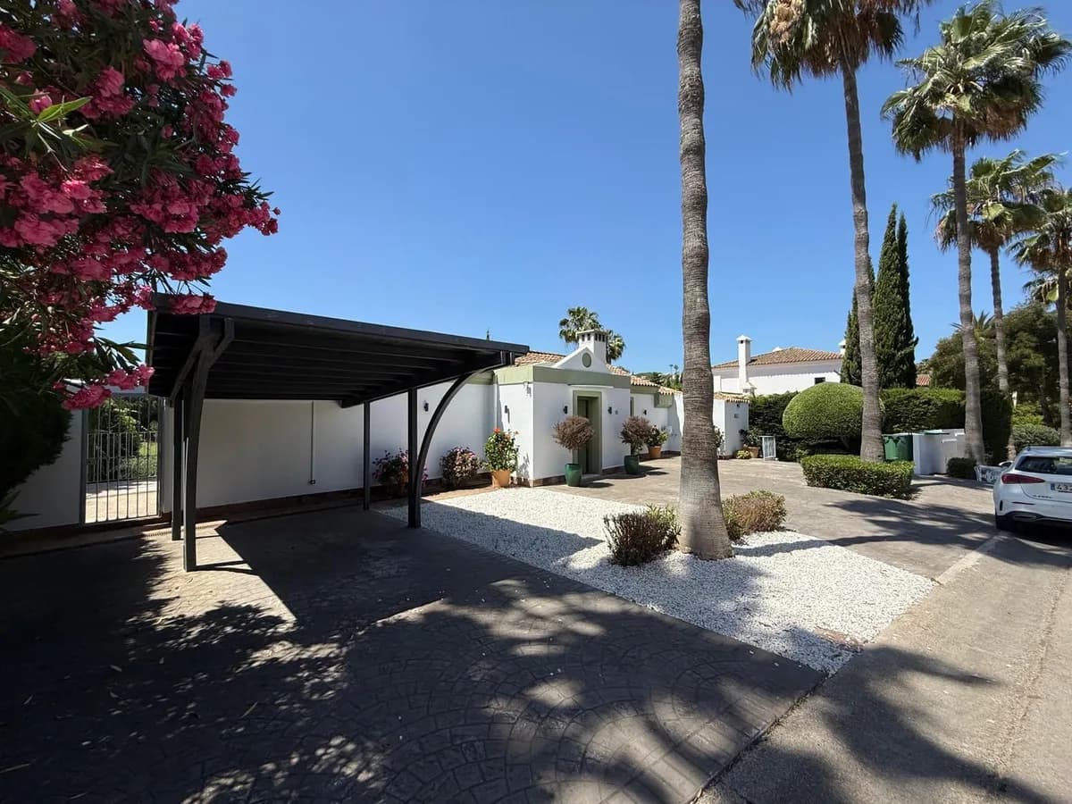 4 Bedroom Detached Villa for Sale in Sotogrande Alto, Cádiz - Image 3