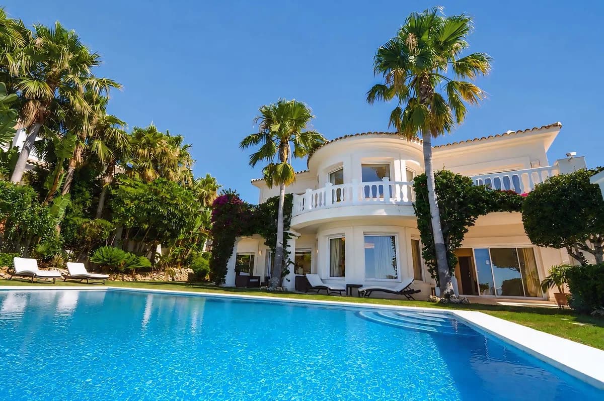 5 Bedroom Detached Villa for Sale in Marbella, Málaga