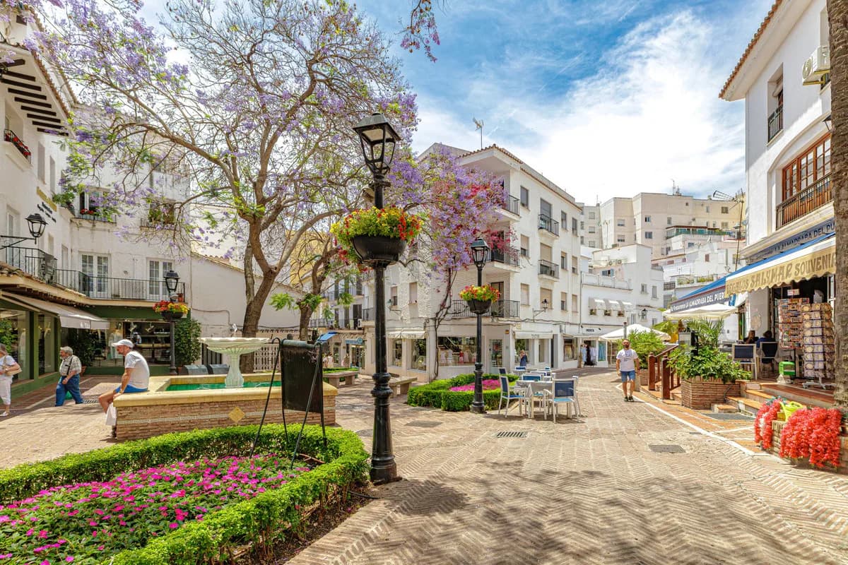 3 Bedroom Middle Floor Apartment for Sale in Marbella, Málaga - Image 6