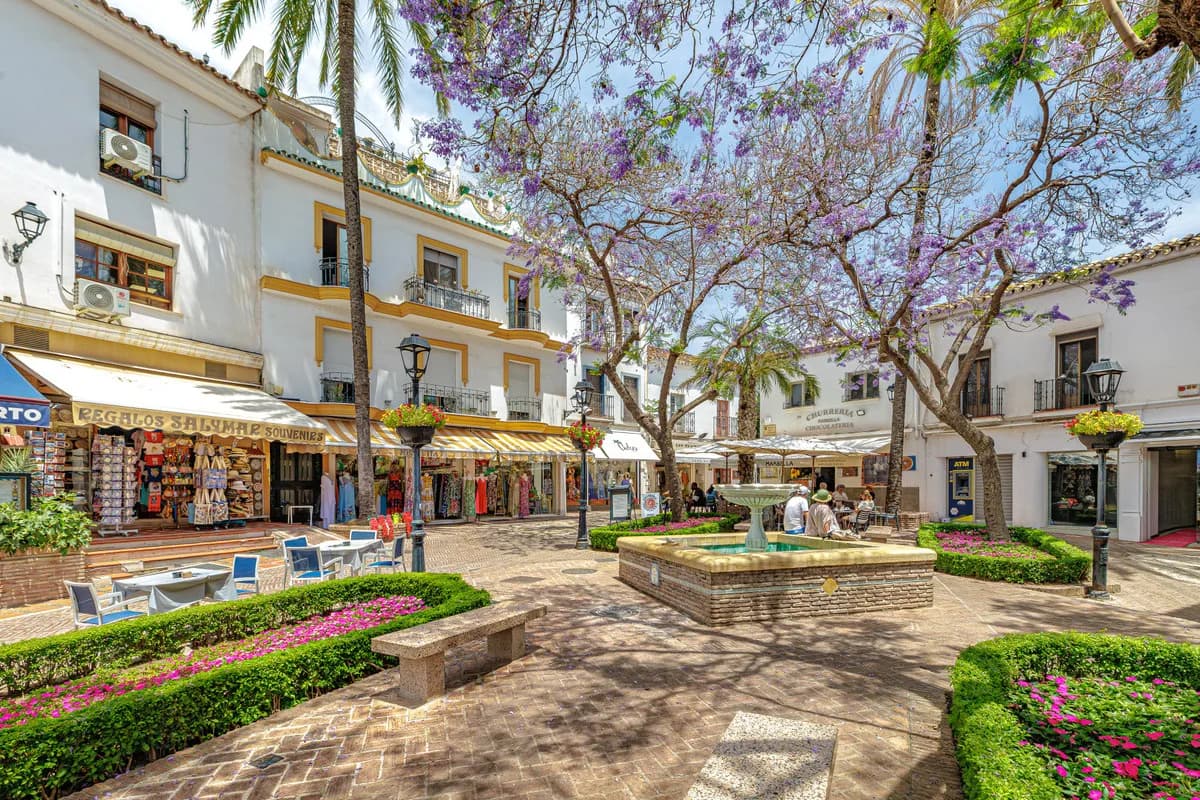 3 Bedroom Middle Floor Apartment for Sale in Marbella, Málaga - Image 7
