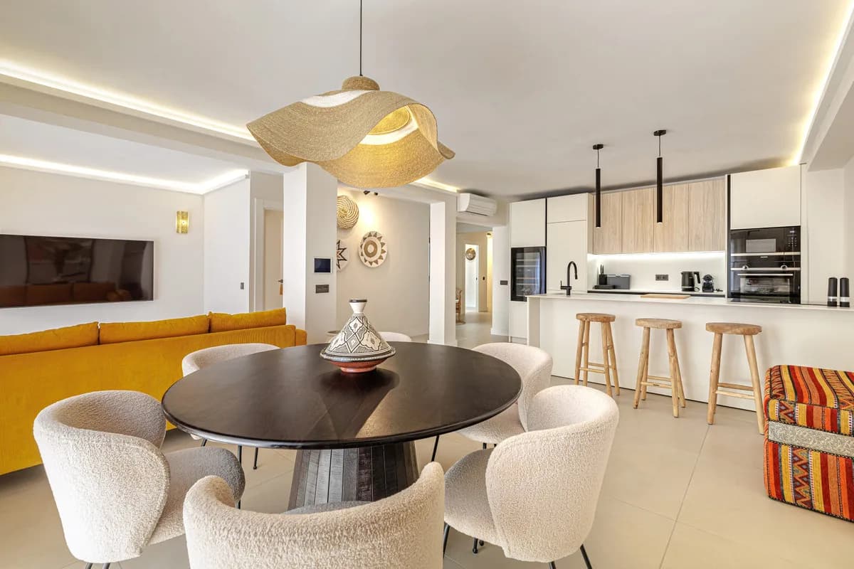 3 Bedroom Middle Floor Apartment for Sale in Marbella, Málaga - Image 9