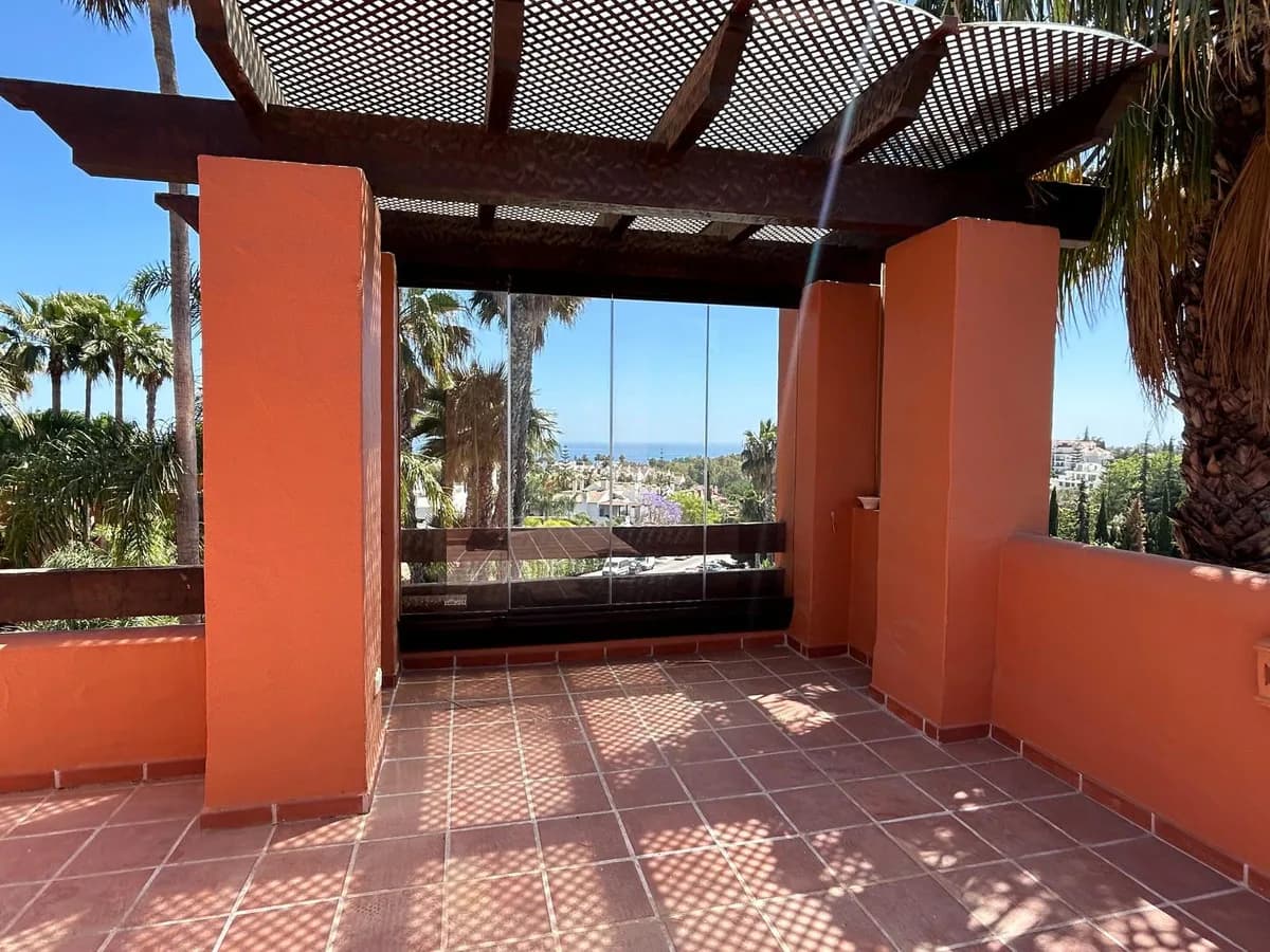 4 Bedroom Semi-Detached House for Sale in The Golden Mile, Málaga - Image 4