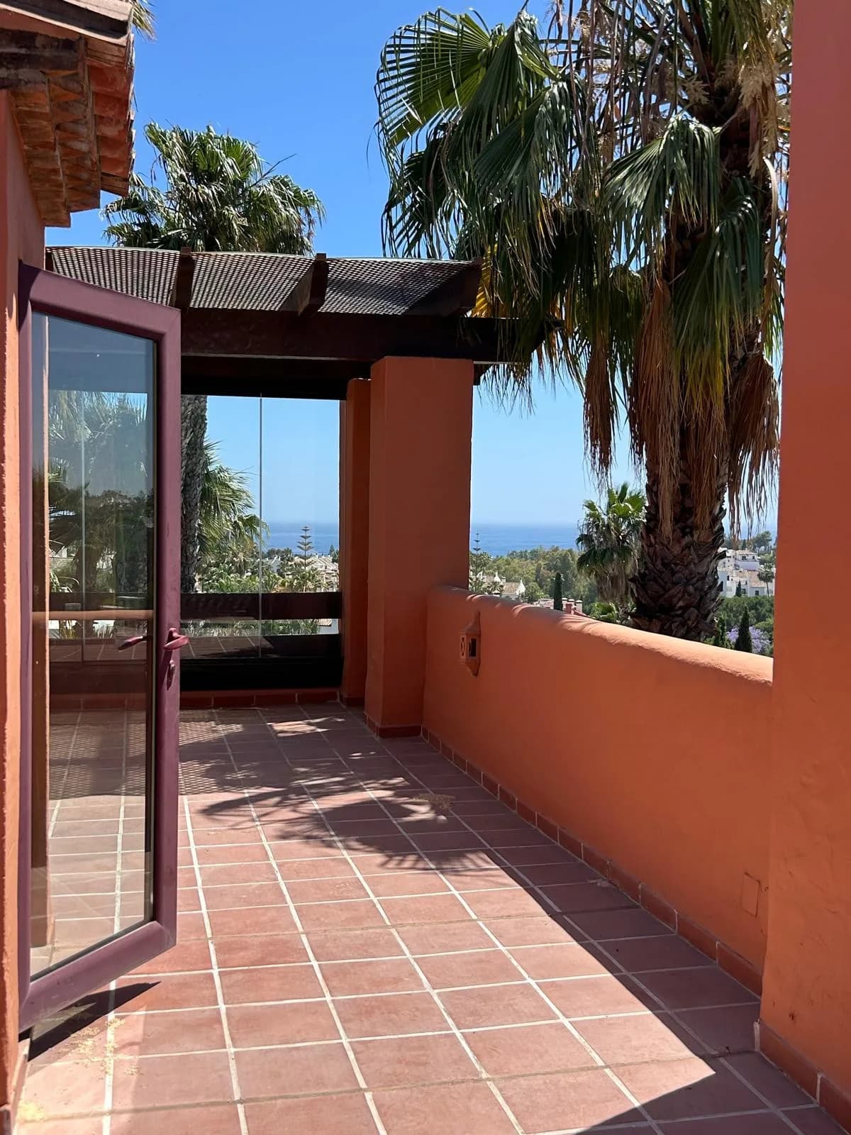 4 Bedroom Semi-Detached House for Sale in The Golden Mile, Málaga - Image 8